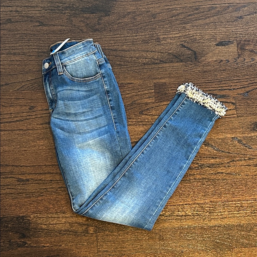 NWT Vocal Women’s Stylish Blue Denim Jeans with Fringe/Beaded Hem Size Small